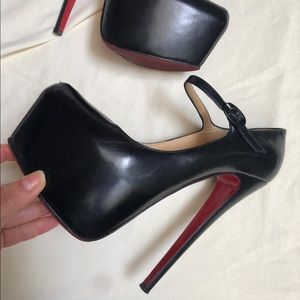 Iconic Christian Louboutin black Daffodile shoes
